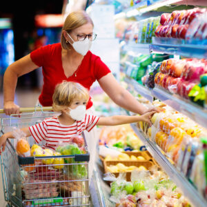 parent and child grocery shopping to get ingredients to meal prep for the week