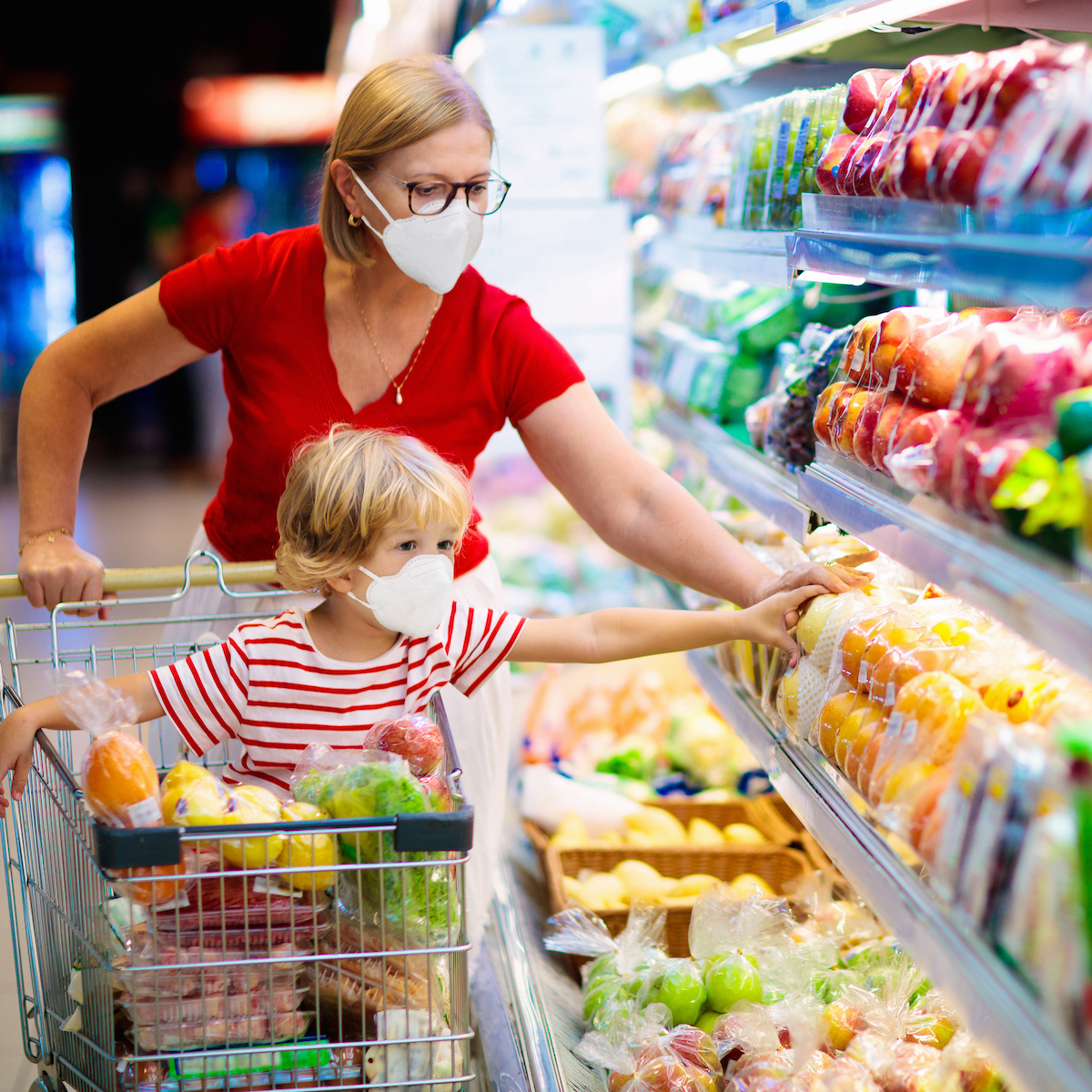 grocery shopping mom and child parent and child grocery shopping to get ingredients to meal prep for the week