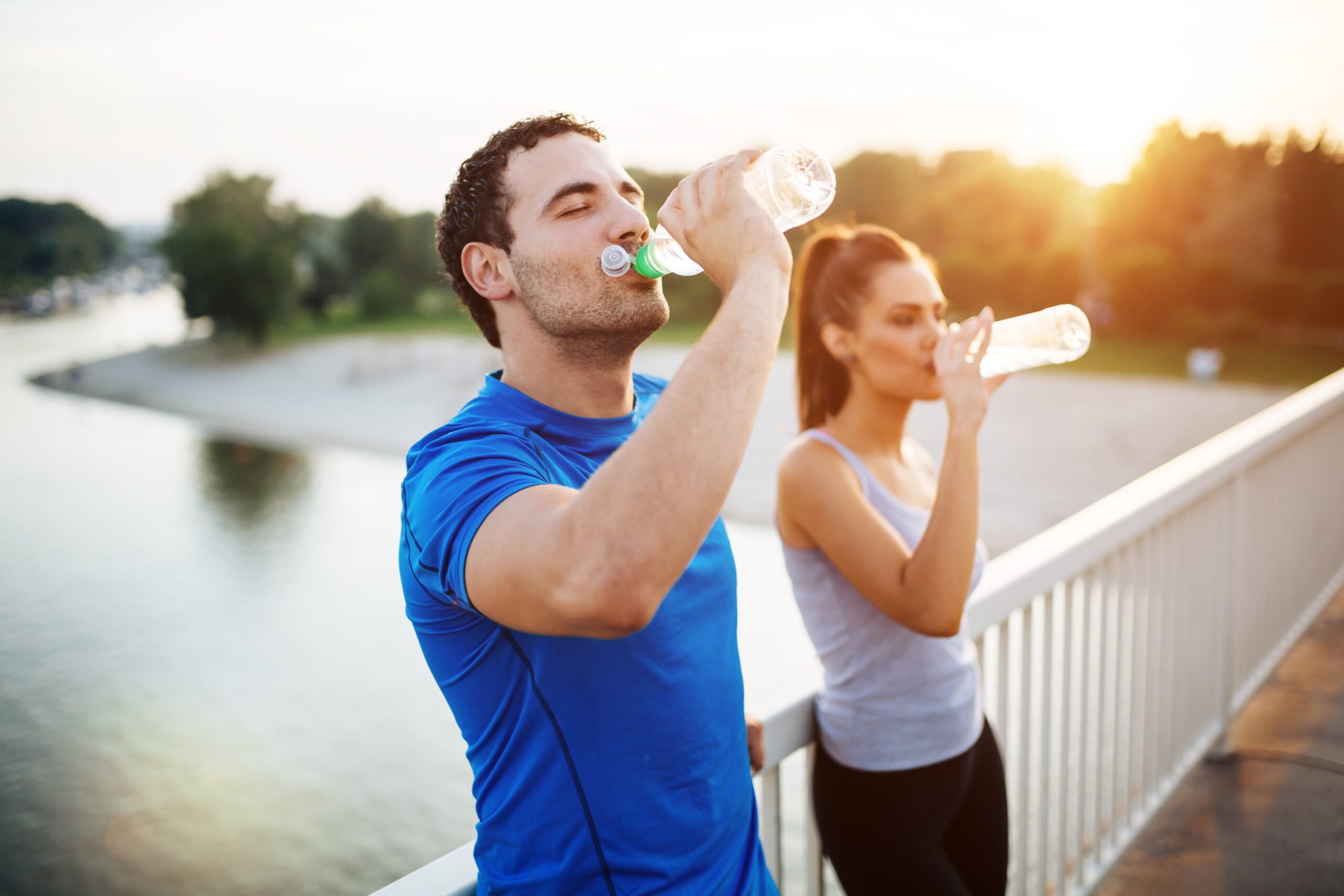 runners hydrating prior to long run