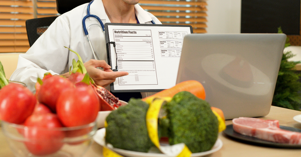 dietician-holding-personalized-meal-plan